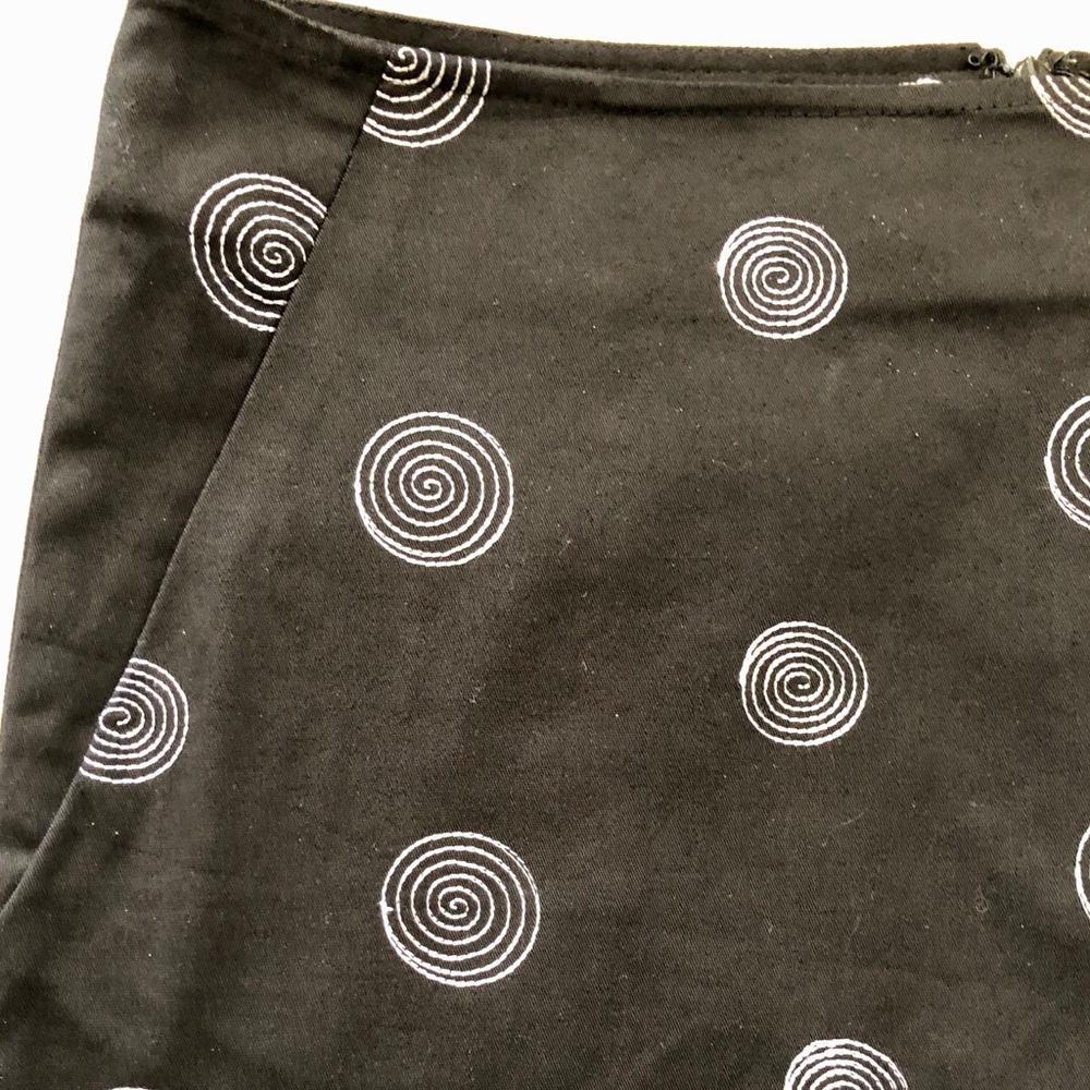 Willi Smith Vintage Black Skirt w/White Embroidered Circles, sz 8